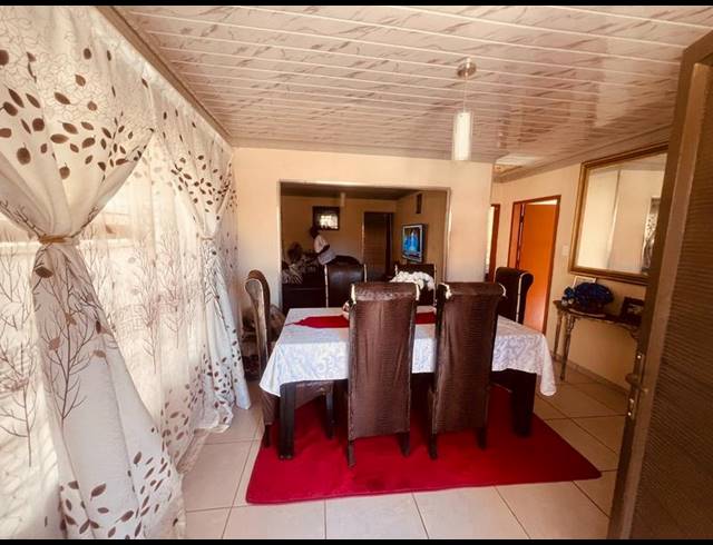 3 BEDROOM HOUSE FOR SALE IN KARENPARK
